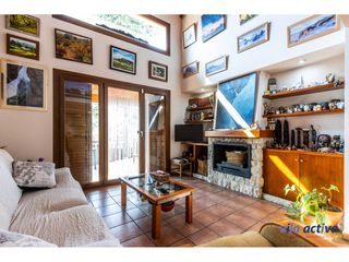 Haus in Talamanca. Con amplio jardín, garaje y magníficas vistas
