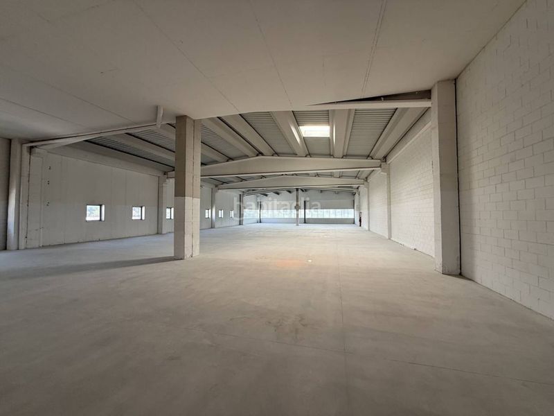 Foto 3a1ec6d6-f0c2-43b8-8f83-0e7d8eebc5e6. Rent industrial building in Can Parellada Terrassa