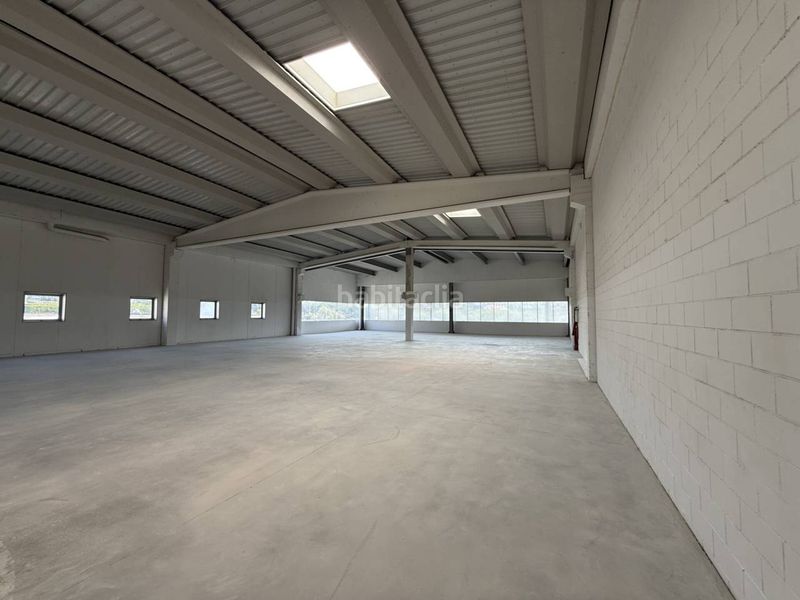 Foto 8d4a1a93-c1eb-4b5c-91b3-a7b79deb2c75. Rent industrial building in Can Parellada Terrassa