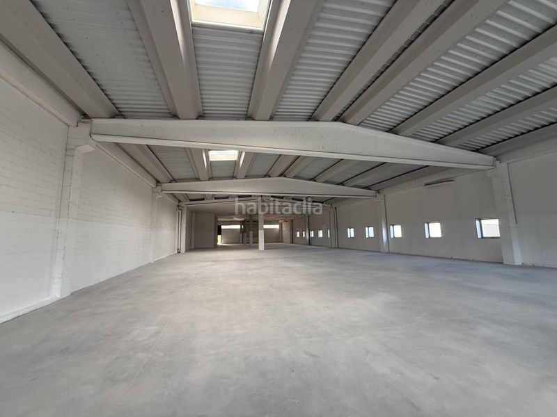 Foto f5f9e79f-d3bc-41ba-a30d-6bbf29715b3d. Rent industrial building in Can Parellada Terrassa