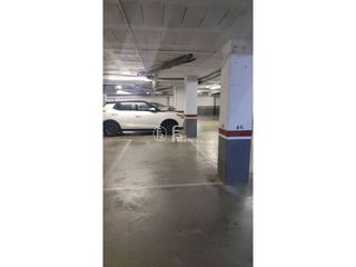 Aparcament cotxe a Avenida Estudi General