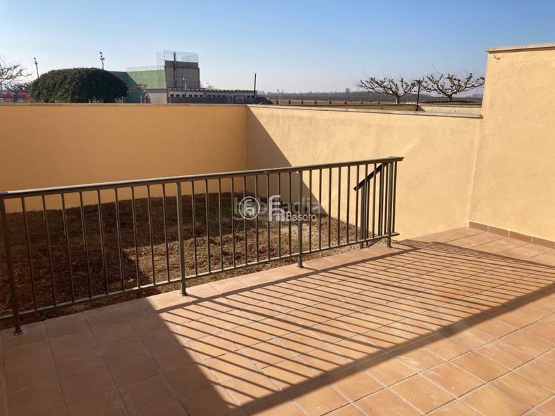 Foto ded78ea3-9a96-4e7e-9e0d-3b237c7cfe75. Casa adossada amb calefacció aparcament a Poal (El)