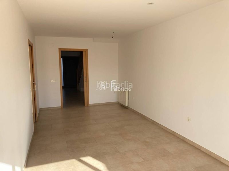 Foto ed57e183-d96d-4d78-b53e-dce47e21f95a. Casa adossada amb calefacció aparcament a Poal (El)