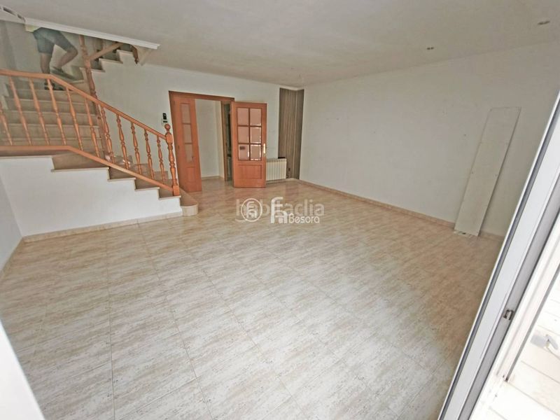 Foto a10fa1ac-43b1-45ab-b4d6-2c8f54111d3a. Casa adossada amb calefacció aparcament a Benavent de Segrià