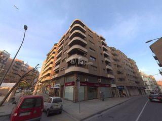 Miete Geschäftsraum  Calle ramon i cajal. Local en alquiler en universitat  ramon y cajal  plaza les missi