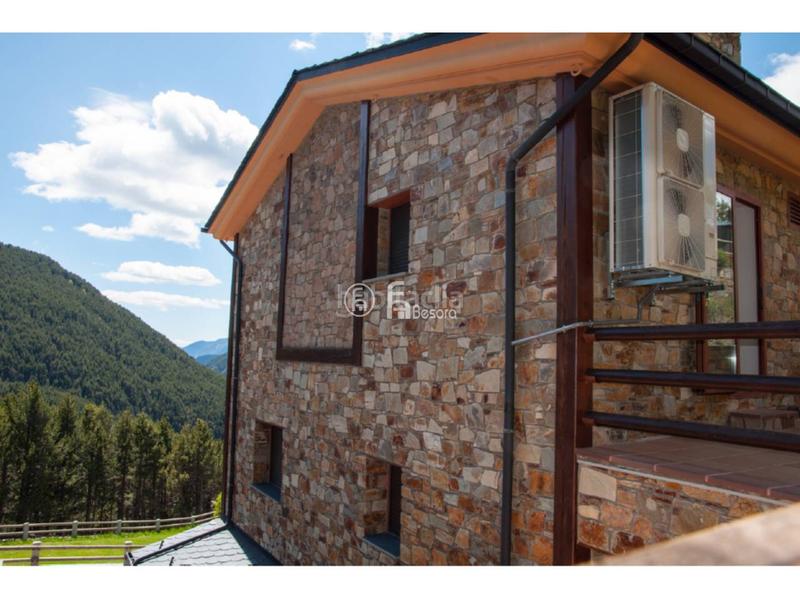 Foto 134b6c77-85b2-456e-b629-bfa5d687b08c. Casa adossada amb calefacció aparcament a El Forn-Prats-Meritxell Canillo