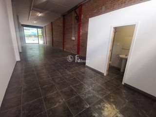 Lloguer Local Comercial  Avenida miquel batllori. Alquiler de local comercial en lleida capital parc de laigua  av