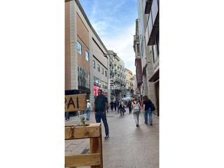 Lloguer Local Comercial  Magdalena. Alquiler de local comercial en lleida capital, eix comercial  ca