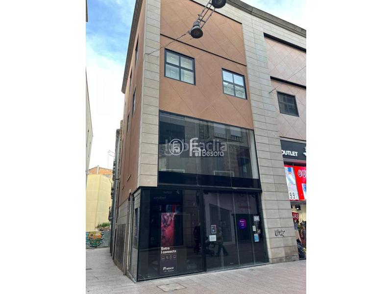 Foto c3a03612-967d-455a-b2a8-7c7af2e8de33. Alquiler local comercial alquiler de local comercial capital, eix comercial calle magdalena, posibilidad instalar salida de humos. en Lleida