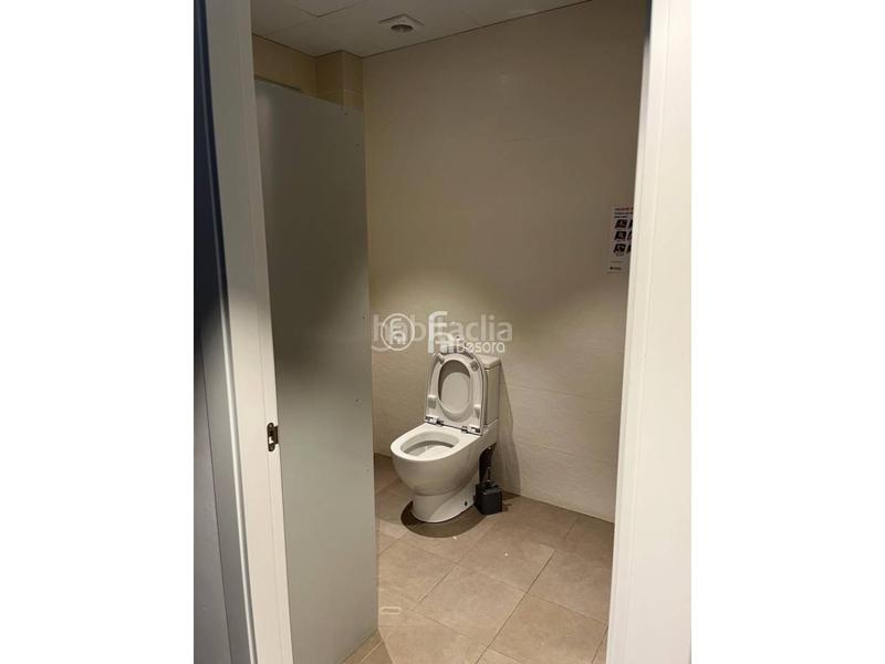 Foto e78129e8-a683-4584-b5e1-886c7fa88fe9. Alquiler local comercial alquiler de local comercial capital, eix comercial calle magdalena, posibilidad instalar salida de humos. en Lleida