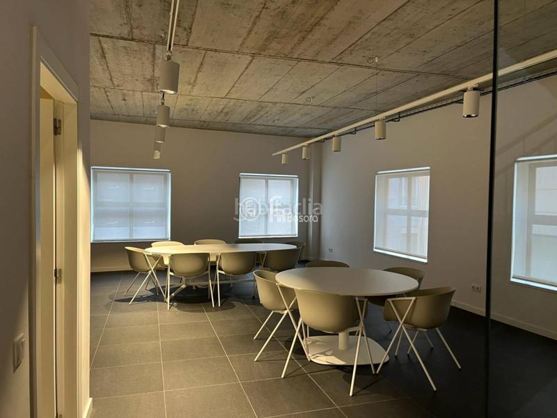 Foto efd10f42-0085-4a34-924f-d536c67758f7. Alquiler local comercial alquiler de local comercial capital, eix comercial calle magdalena, posibilidad instalar salida de humos. en Lleida