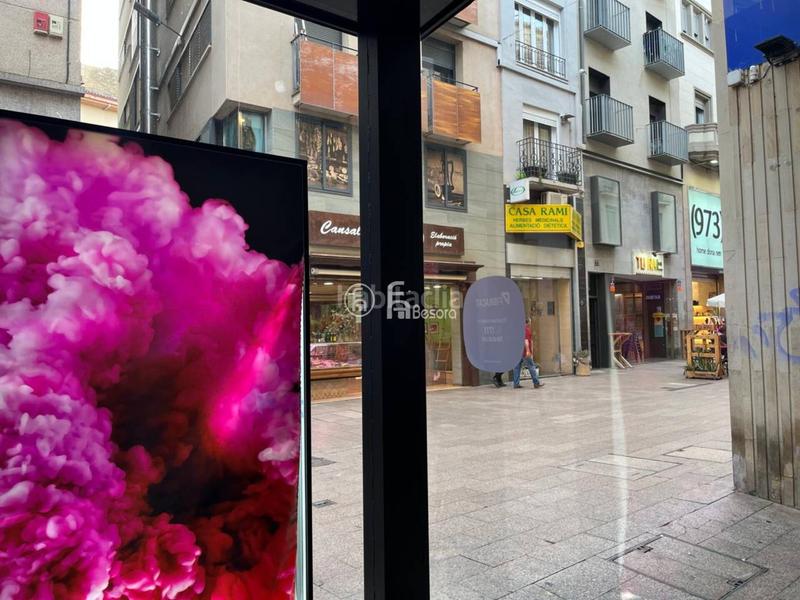 Foto f0e8d348-2878-4696-8a4d-688e1015d965. Alquiler local comercial alquiler de local comercial capital, eix comercial calle magdalena, posibilidad instalar salida de humos. en Lleida