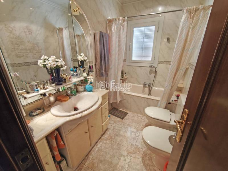 Foto 00b2ee9a-f2e8-427b-b313-ab4a24cb6e9f. Casa bifamiliare con riscaldamento parcheggio in Joc de la Bola - Camps d'Esports Lleida