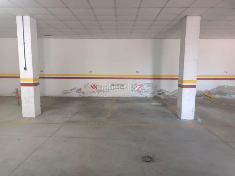 Foto 05cb49f0-08a5-4bdc-9599-93072f6f26e7. Alquiler parking coche se alquila plaza de garaje en Línea de la Concepción (La)