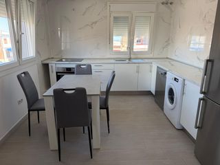 Miete Etagenwohnung in La Atunara-Periáñez. Se alquila piso con vistas al mar