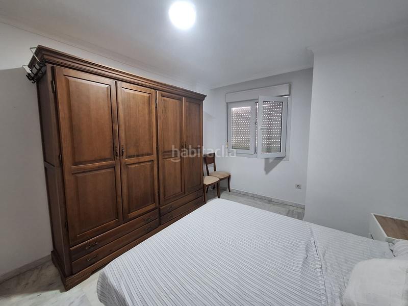 Foto 073847b1-991d-4a0e-8976-fb7a96923027. Alquiler piso en real centro calle real , plaza iglesia en Línea de la Concepción (La)