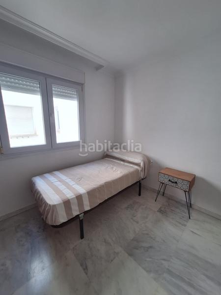 Foto 779e384f-f363-4992-8c0c-12a199f38048. Alquiler piso en real centro calle real , plaza iglesia en Línea de la Concepción (La)