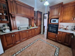 Casa  Calle san pedro de alc�ntara. Se vende amplia casa con patio y garaje