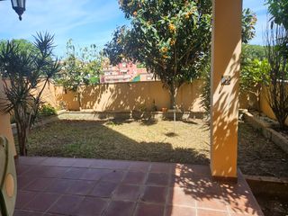 Chalet  Urbanizacion el paraiso 59. Se vende casa adosada con jardin en urbanizacion el paraiso