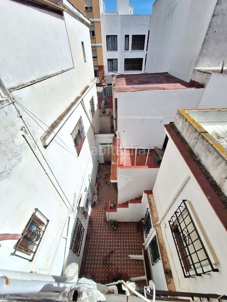 Foto 0a50c420-c563-451b-b3ee-cac636136f79. Edifici a calle san josé 8 a Santa Bárbara-Ciudad Deportiva Línea de la Concepción (La)