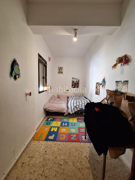 Foto 16590ecd-4bfe-4593-b225-a0bd3b81d833. Edifici a calle san josé 8 a Santa Bárbara-Ciudad Deportiva Línea de la Concepción (La)