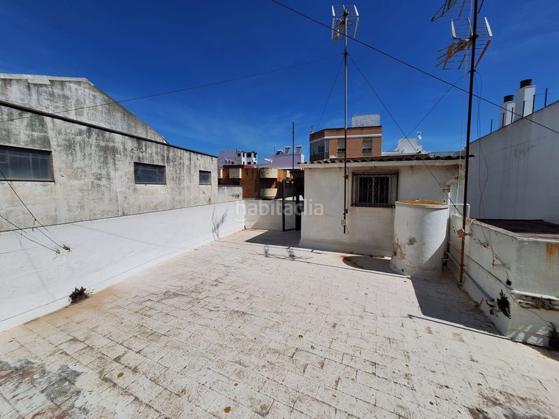 Foto a5fb1ac3-1b5b-4ce7-9099-5ac21d249019. Edifici a calle san josé 8 a Santa Bárbara-Ciudad Deportiva Línea de la Concepción (La)