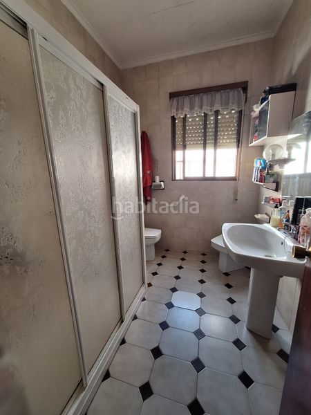 Foto d77b8dc0-6c8c-4bf3-8481-3cfff2146d46. Edifici a calle san josé 8 a Santa Bárbara-Ciudad Deportiva Línea de la Concepción (La)