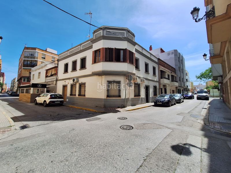 Foto f8eea913-485c-4e30-867d-595f7c40f09c. Edifici a calle san josé 8 a Santa Bárbara-Ciudad Deportiva Línea de la Concepción (La)