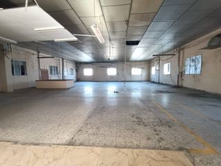 Industrial building  Calle camino la torca. Nave comercial en venta en lucena
