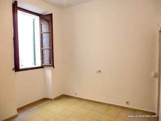 Flat in Sant Jaume. Piso en casa señorial de san jaime