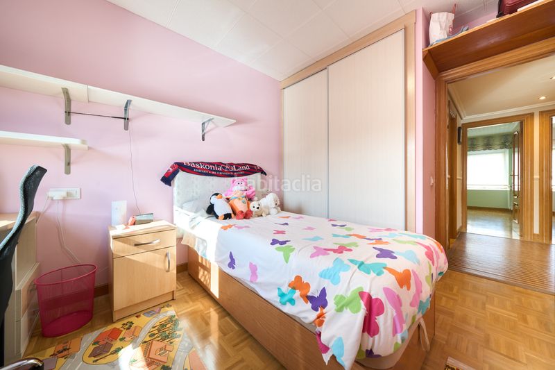 Foto cdee5c4d-113d-4374-9dd7-7097a62f9eb6. Pis amb aparcament a Sansomendi Vitoria - Gasteiz