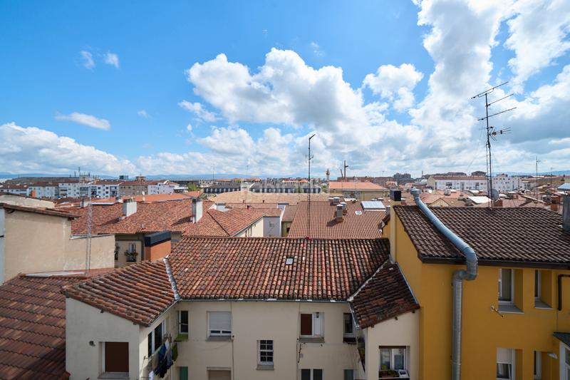 Foto f9eb7fec-1b90-47bb-b7cd-108222edbc0c. Appartamento in Casco Viejo Vitoria - Gasteiz