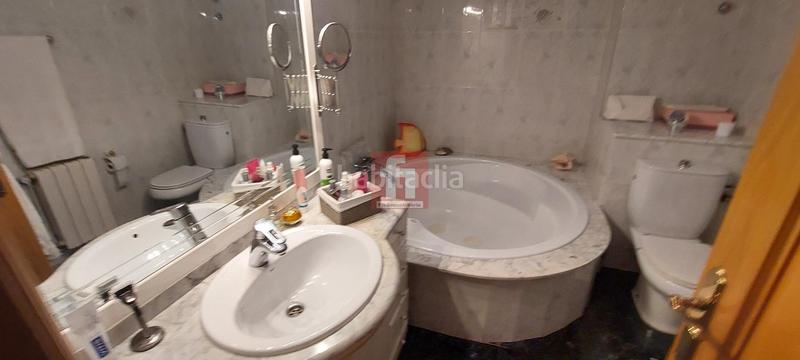 Foto 334cd3c5-8e7d-4df1-a66a-ae23c1a0bce3. Doppelhaus mit heizung parking in Centre Sabadell