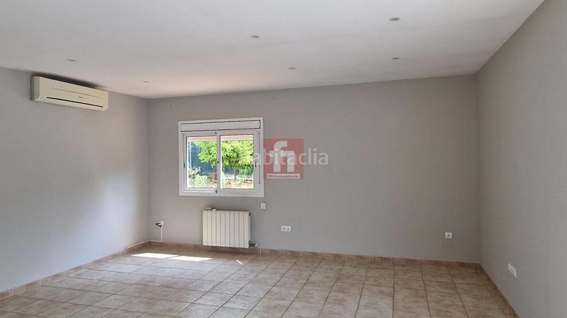 Foto 4600b93e-57a9-49cf-860c-c5e5390d39aa. Xalet amb calefacció aparcament a Llinars del Vallès