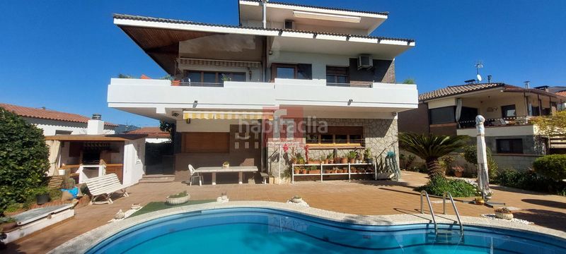 Foto fb78cd10-e70b-47c2-b9fc-03e428936143. Chalet avec parking piscine dans Palau-solità i Plegamans