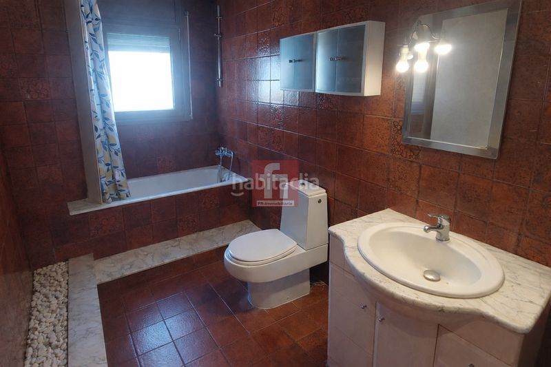 Foto fd85b9d3-7219-42f3-a381-c7b1eae21f08. Chalet avec parking piscine dans Palau-solità i Plegamans