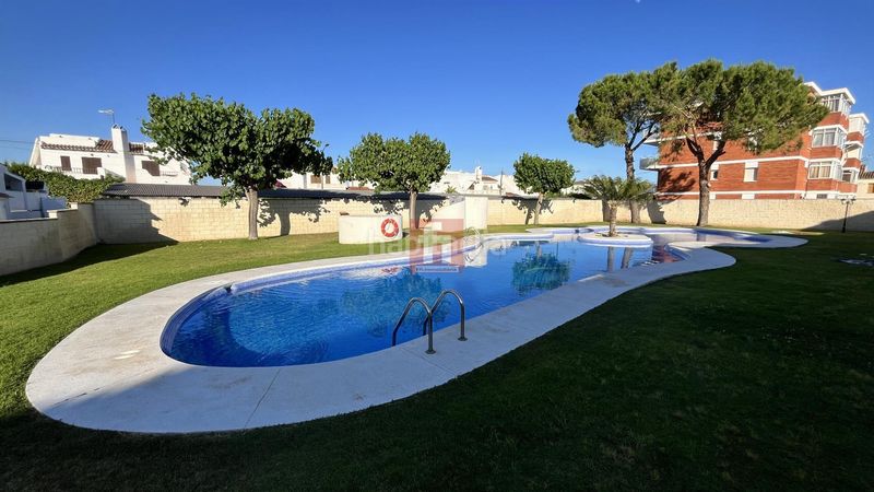 Foto 0d36681c-0bfc-48db-bb52-c9a390d44a11. Casa adossada amb aparcament piscina a Creixell