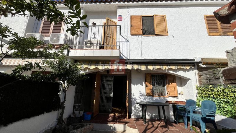Foto 18bc95c7-b4a7-406e-bb60-1d6b52621a0e. Casa adossada amb aparcament piscina a Creixell