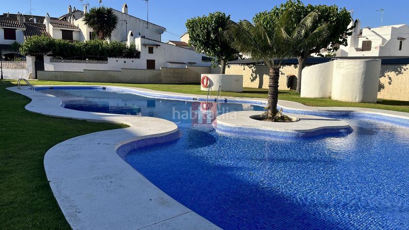 Foto 1a10ec3b-3273-4a43-8be0-dcae6bbcf4f3. Casa adossada amb aparcament piscina a Creixell