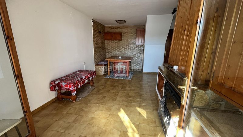 Foto 5a32b799-bb76-47f3-8d64-d253447230c1. Casa adossada amb aparcament piscina a Creixell