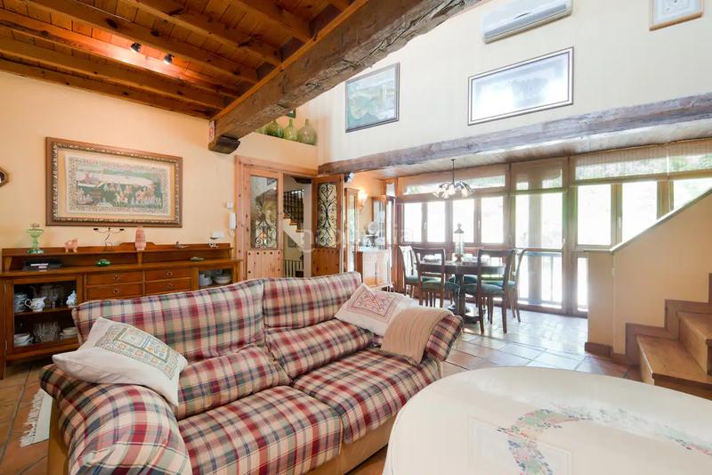 Foto fd80adc8-ada9-4b2f-9bf5-40524e296401. Casa en Úbeda