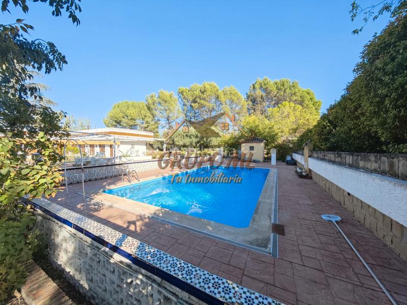 Foto 8bd9c63f-18ad-4993-96d4-dce0abe65021. Chalet en Baeza