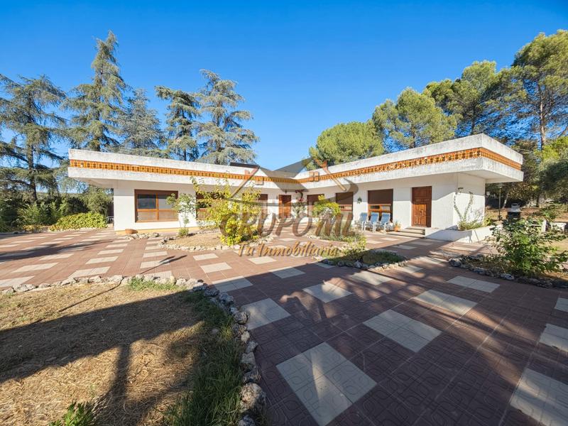 Foto d18d4821-ff72-413a-bbae-15b78338b386. Chalet en Baeza