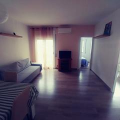 Rent Flat in Castell-Poble Vell. Temporada sólo 6 meses
