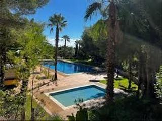 Pis a Les Botigues de Sitges. Apartamento seminuevo, piscina, parquin para coche y moto, trate