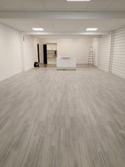 Lloguer Local Comercial a Castell-Poble Vell. Local en zona pueblo