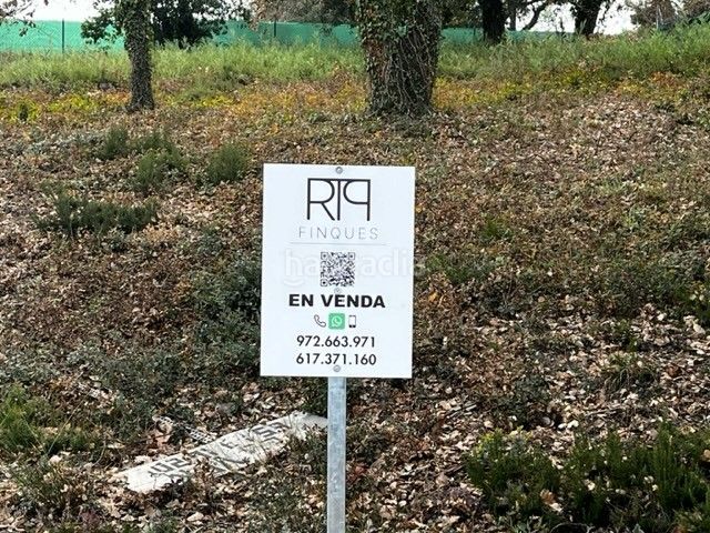 Foto df55781b-a7bd-453b-96d9-c044a4a7ed92. Terreny residencial a carrer de vallespir 86 a Bescanó