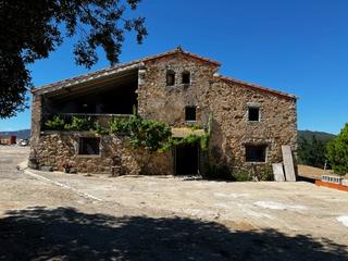 Masia a Bescanó. Masía catalana en venta.