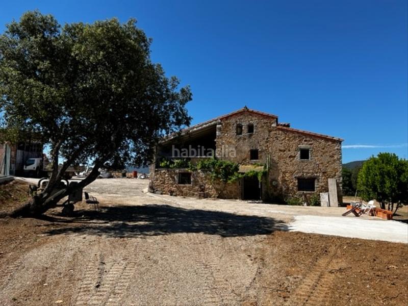 Foto c07f4aed-1745-4c75-8e91-94388e39458a. Masía  catalana en venta. en Bescanó