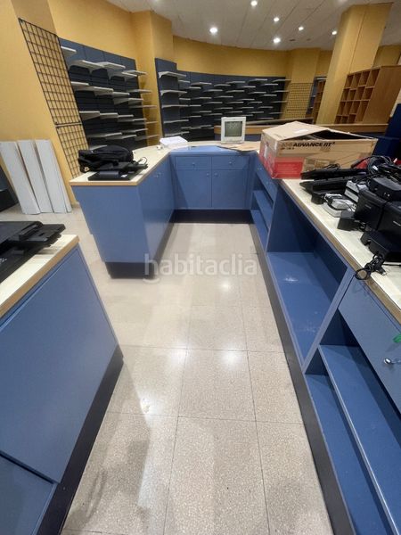 Foto b78278a5-8584-483f-b099-47a94613ab37. Local comercial a calle ferran soldevila 4 a Eixample Nord Girona
